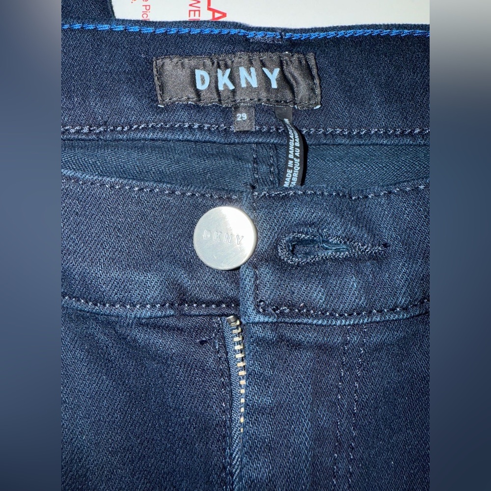 🌸HOST PICK🌸NEW DKNY Cropped Stairstep Jeans size 29 in navy - Picture 7 of 9